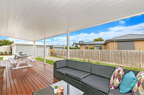 Fielding's Lair - The Ultimate Family Retreat - House & Bungalow - Tourism Brisbane 3