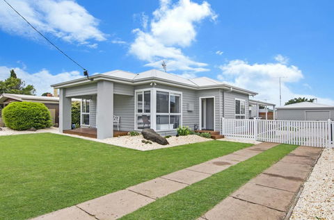 Fielding's Lair - The Ultimate Family Retreat - House & Bungalow - Tourism Brisbane 0