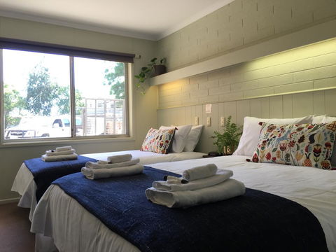 Finley Country Club Hotel Motel - Tourism Brisbane 0