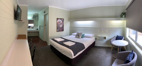 Finley Country Club Hotel Motel - Tourism Brisbane 3