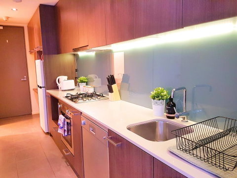FITZROY FANTASTIC 1BR APT With FREE WINE, NETFLIX, WIFI, Close To TRAMS, COLES - Tourism Brisbane 2