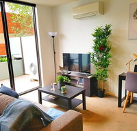 FITZROY FANTASTIC 1BR APT with FREE WINE NETFLIX WIFI close to TRAMS COLES - Tourism Brisbane