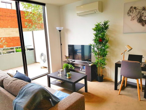 FITZROY FANTASTIC 1BR APT With FREE WINE, NETFLIX, WIFI, Close To TRAMS, COLES - Tourism Brisbane 0