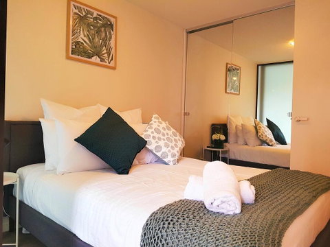 FITZROY FANTASTIC 1BR APT With FREE WINE, NETFLIX, WIFI, Close To TRAMS, COLES - Tourism Brisbane 1