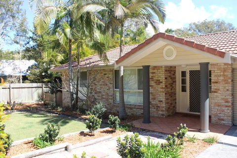 FRANGIPANI BEACH HOUSE - PET FRIENDLY 22 Belbourie Cres Boomerang Beach - Brisbane 4u 0