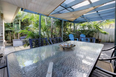 FRANGIPANI BEACH HOUSE - PET FRIENDLY 22 Belbourie Cres Boomerang Beach - Brisbane 4u 2