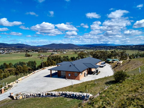 George River Park (House, 100 Acres, Animals, Views) - Brisbane Tourism 3