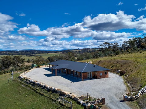 George River Park (House, 100 Acres, Animals, Views) - Brisbane Tourism 1