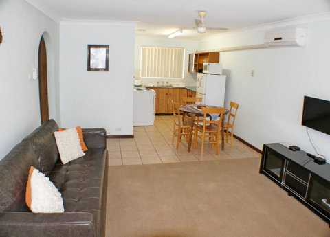 Geraldton Holiday Unit - Brisbane Tourism 3