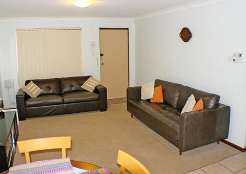 Geraldton Holiday Unit - Brisbane Tourism 1