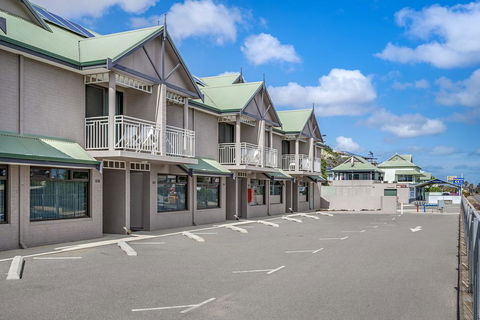 Geraldton Motor Inn - Brisbane Tourism 0