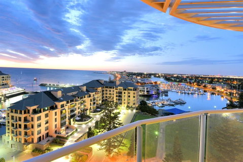 GLENELG Five Stars - Brisbane Tourism 0