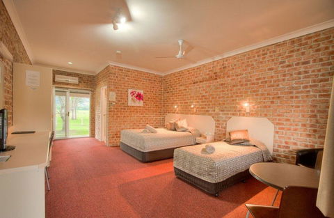 Country Lodge Motel - Tourism Brisbane 0