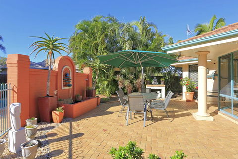 Golden Cane Bed & Breakfast - Tourism Brisbane 0