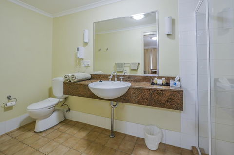 Golden Guitar Motor Inn - Tourism Brisbane 1