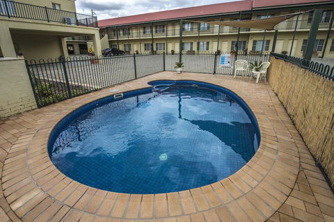 Golden Guitar Motor Inn - Tourism Brisbane 3