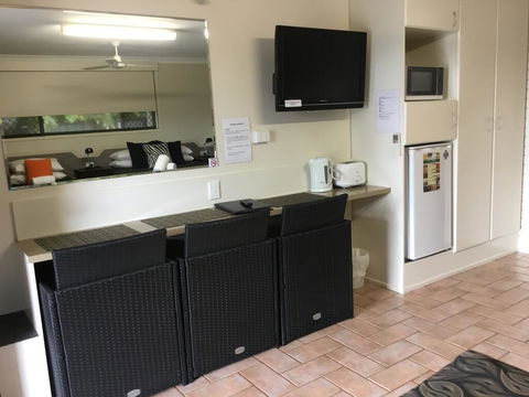 Golden Palms Motor Inn - Tourism Brisbane 3