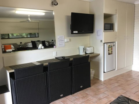 Golden Palms Motor Inn - Tourism Brisbane 2
