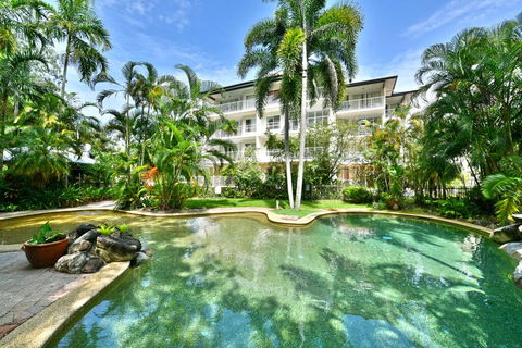Golden Sands Beachfront Resort - Brisbane Tourism 0