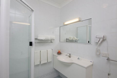 Golf Club Motor Inn Wingham - Tourism Brisbane 3