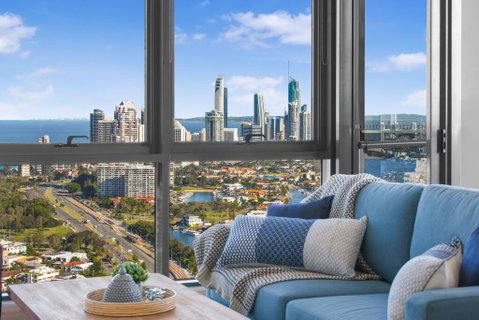 Grand Beach Views In 2-Bed Apartment With Balcony - Brisbane Tourism 1