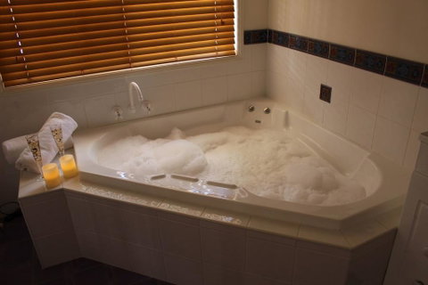 Granite Gardens Cottages & Lake Retreat - Brisbane Tourism 2