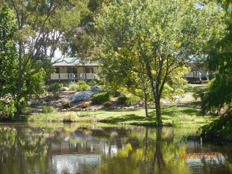 Granite Gardens Cottages & Lake Retreat - Brisbane Tourism 0