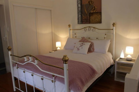 Granite Gardens Cottages & Lake Retreat - Brisbane Tourism 1