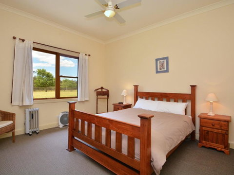 Grasmere Estate Homestead - Hear The Lions Roar From Nearby Hunter Valley Zoo - Brisbane Tourism 2