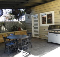Guesthouse with Pool  BBQ - 10 kms from CBD - Tourism Brisbane