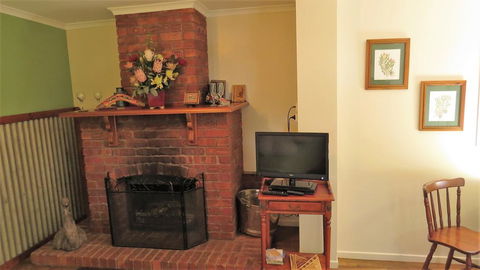 Gumtree On Gillies Bed And Breakfast - Tourism Brisbane 3