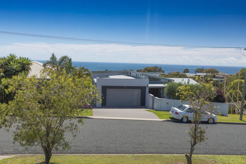 HAMPTONS - Brisbane 4u 1