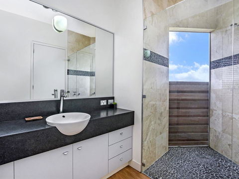 HEARN'S BEACH HOUSE - Tourism Brisbane 3