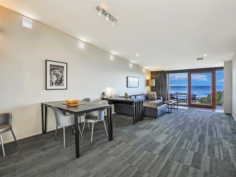 HEARN'S BEACHSIDE VILLA 2 - Tourism Brisbane 2