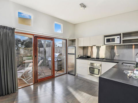 HEARN'S BEACHSIDE VILLA 3 - Tourism Brisbane 2