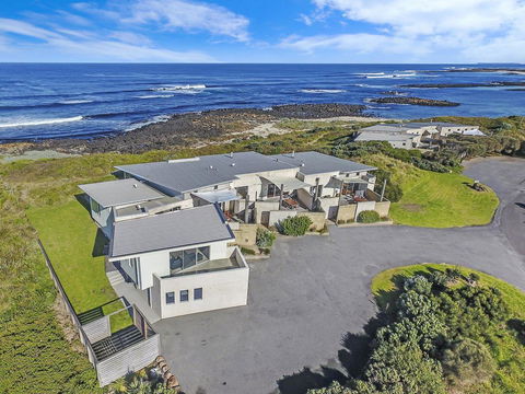 HEARN'S BEACHSIDE VILLA 4 - Tourism Brisbane 0