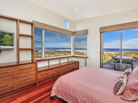 HEARN'S BEACHSIDE VILLA 9 - Tourism Brisbane 3