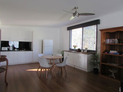 HEATHCOTE SHIRAZ COUNTRY STAYS - Tourism Brisbane 1