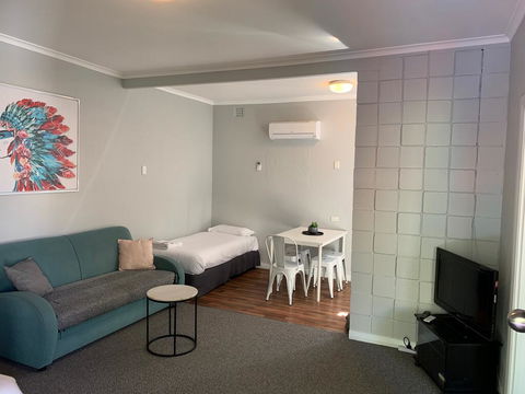 Hello Adelaide Motel And Apartments - Tourism Brisbane 3