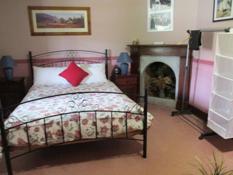 Henry's Cottage - Brisbane Tourism 1