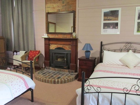Henry's Cottage - Brisbane Tourism 3