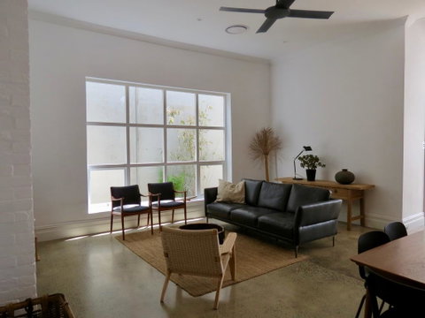 Heritage Luxury 3BR Cottage On Halifax - Brisbane Tourism 2