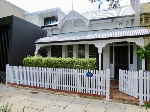 Heritage Luxury 3BR Cottage On Halifax - Brisbane Tourism 0