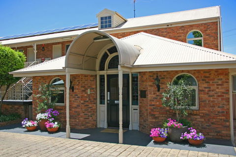 Hermitage Motor Inn - Tourism Brisbane 1