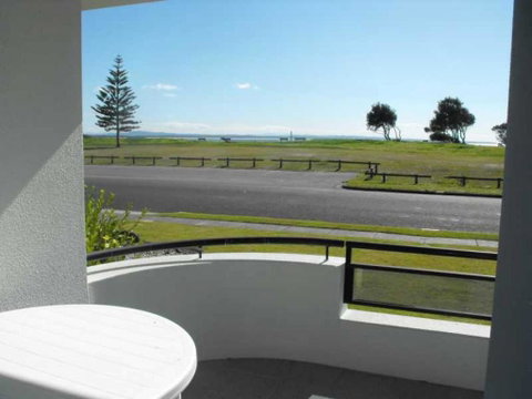 Hi Surf Unit 2, 92 Head Street, Forster - Brisbane Tourism 0