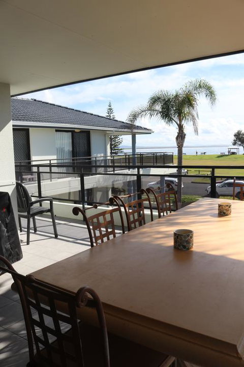 Hi Surf Unit 3, 92 Head St, Forster - Brisbane Tourism 3