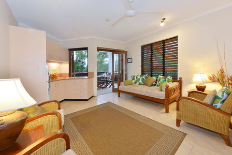 Hibiscus Hi - Tourism Brisbane 0
