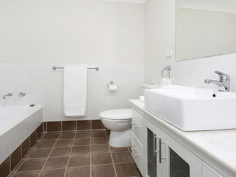 Hidden Gem On Manning - Great Location Opposite Surf Beach - Tourism Brisbane 2