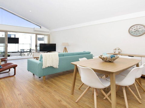 Hidden Gem On Manning - Great Location Opposite Surf Beach - Tourism Brisbane 0