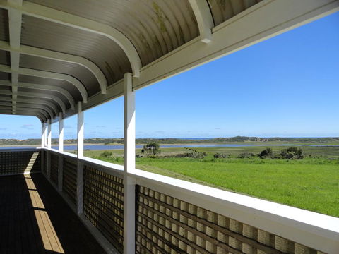 High View Family Cottages - Tourism Brisbane 0